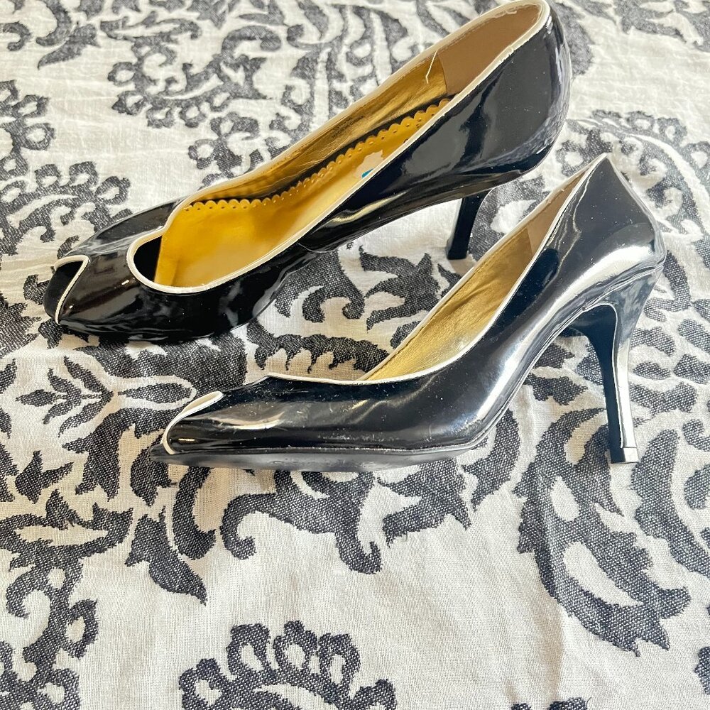 Charles by Charles David Chic Springtime Look